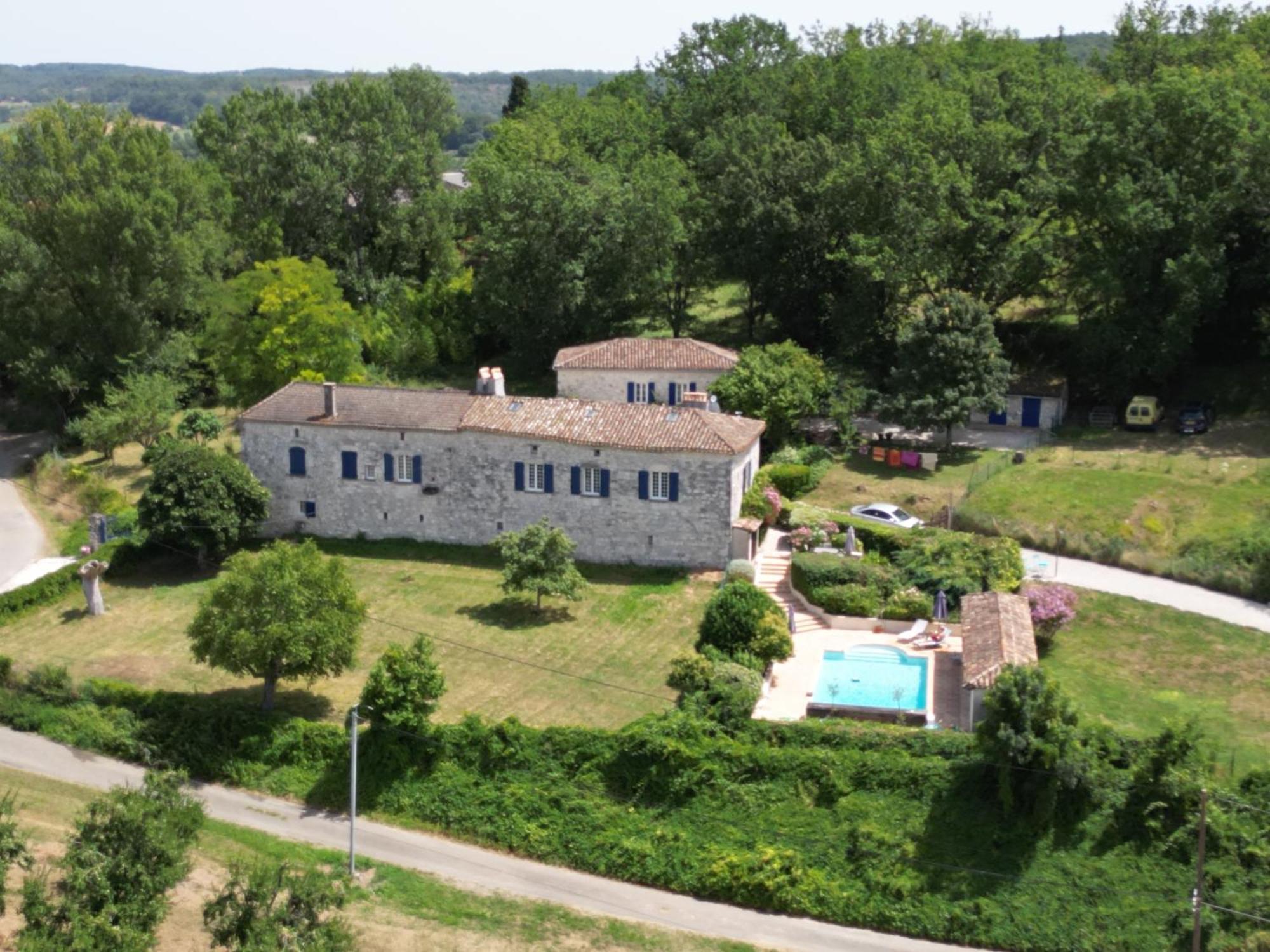 Апартаменты Bergerie Le Vieux Manoir Valeilles Экстерьер фото